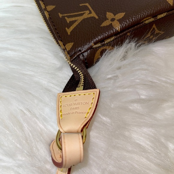 💎✨AUTHENTIC ✨💎LOUIS VUITTON Canvass Monogram Pochette Accessoires - Picture 2 of 6